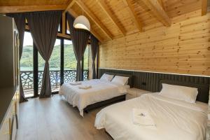 Rúm í herbergi á Hotel 5 Stinet