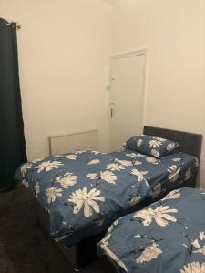 Ένα ή περισσότερα κρεβάτια σε δωμάτιο στο Crumpsall, Manchester