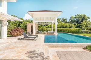 Bazén v ubytování Wonderful 4br villa with maid at Punta Cana Resorts nebo v jeho okolí