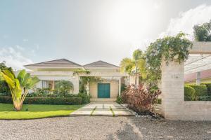 Zahrada ubytování Wonderful 4br villa with maid at Punta Cana Resorts