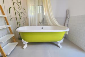 A bathroom at Koukouapartments & Suites