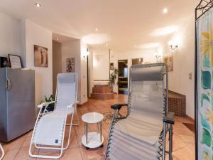 Posezení v ubytování Modern Apartment in Reifferscheid with Garden