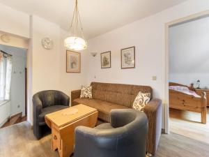 Posezení v ubytování Modern Apartment in Reifferscheid with Garden