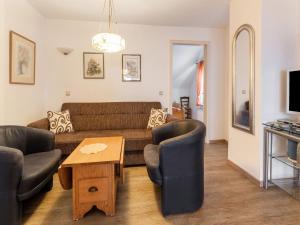 Posezení v ubytování Modern Apartment in Reifferscheid with Garden