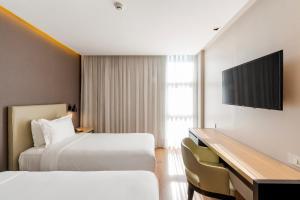 Een TV en/of entertainmentcenter bij Palmaroga Hotel Asuncion, Tapestry Collection by Hilton
