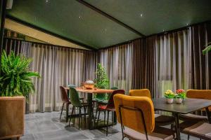 Posedenie v ubytovaní MANTRA Suite&Rooms