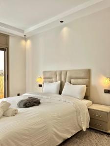 Postel nebo postele na pokoji v ubytování Villa 3 Charme avec Vue sur Mer, Jacuzzi Privé, Face au Carrousel Mall Rabat