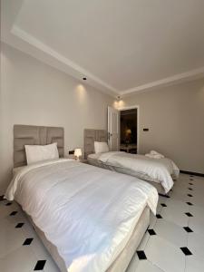Postel nebo postele na pokoji v ubytování Villa 3 Charme avec Vue sur Mer, Jacuzzi Privé, Face au Carrousel Mall Rabat