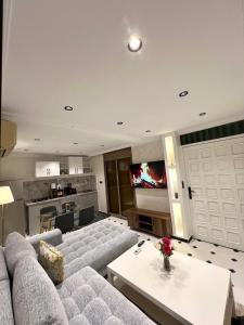 Kuchyň nebo kuchyňský kout v ubytování Villa 3 Charme avec Vue sur Mer, Jacuzzi Privé, Face au Carrousel Mall Rabat