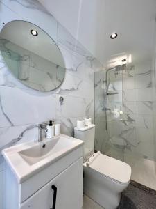 Koupelna v ubytování Villa 3 Charme avec Vue sur Mer, Jacuzzi Privé, Face au Carrousel Mall Rabat