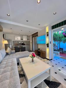 Kuchyň nebo kuchyňský kout v ubytování Villa 3 Charme avec Vue sur Mer, Jacuzzi Privé, Face au Carrousel Mall Rabat