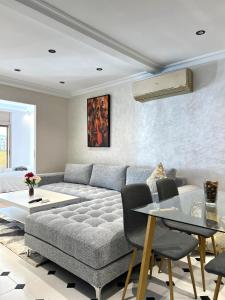 Posezení v ubytování Villa 3 Charme avec Vue sur Mer, Jacuzzi Privé, Face au Carrousel Mall Rabat