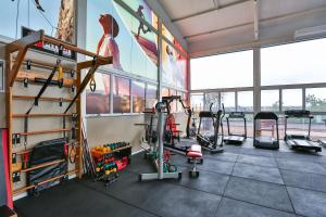 Fitness centrum a/nebo fitness zařízení v ubytování Wyndham Golden Foz Suítes
