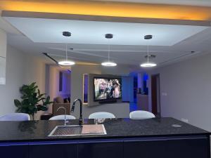 Televízia a/alebo spoločenská miestnosť v ubytovaní N3XT-LEVEL Home