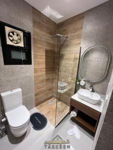 Phòng tắm tại 3BR Nile View in the Heart of Zamalek +15 ảnh