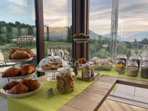 a table with several trays of bread and pastries at Bihotel in Maiano