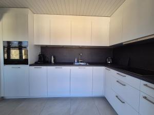 Kuchyň nebo kuchyňský kout v ubytování Apartment for 7, close to Zurich and Luzern, free private parking
