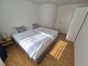 Postel nebo postele na pokoji v ubytování Apartment for 7, close to Zurich and Luzern, free private parking