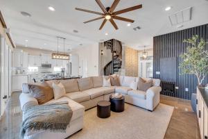 a living room with a white couch and a kitchen at 5Br Sleeps 16 Private Pool-Dog Friendly-Fire Pit in Lake Placid