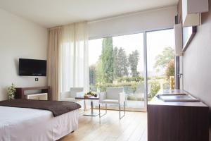 Televízia a/alebo spoločenská miestnosť v ubytovaní Dolce by Wyndham Siracusa - I Monasteri Golf & Spa