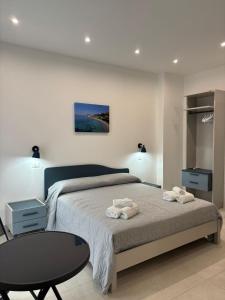 a bedroom with a bed with two towels on it at Javelin's Accomodation in Tropea