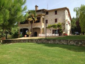 a large house with a palm tree in front of it at Agriturismo Il Geranio in Piccione