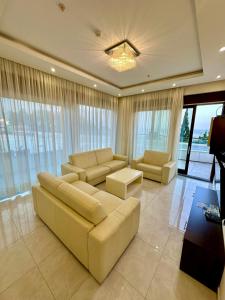 Ruang duduk di Shine residence