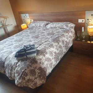 a bed with a blue bag sitting on top of it at chalet en san justo in La Campa