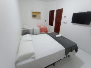 Postel nebo postele na pokoji v ubytování Pousada Maria Bonita - Centro, 10min da Praia de Camapum, Macau RN