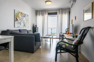 Afbeelding uit fotogalerij van Apartamentos & SPA Torres de San Juan in Nerja