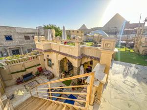an overhead view of a building with a balcony at Sidi Hamad Pyramids View King Studio in Cairo