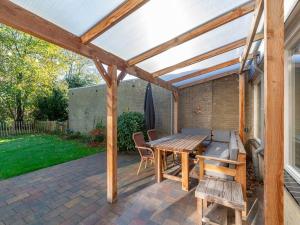 Κήπος έξω από το Bungalow in Sint Maartenszee near Beach