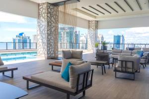 Χώρος καθιστικού στο Bright & Airy Ocean View Studio in Costa del Este +14 φωτογραφίες