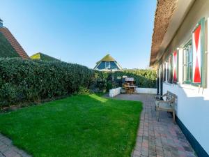 Zahrada ubytování Villa near beach with sauna and fenced garden