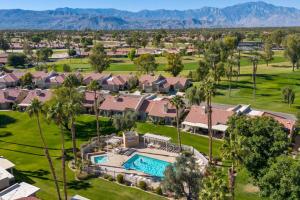 En generel udsigt til bjerge eller udsigt til bjerge taget fra feriehuset