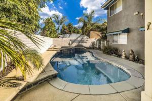 Swimmingpoolen hos eller tæt på Stunning 4BR Laguna Hills Oasis with Private Pool