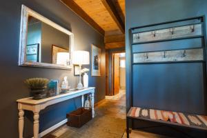 Afbeelding uit fotogalerij van Cozy Lakeview Cabin - Fireplace and Laundry in Tahoma +51 foto's