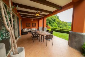 Posezení v ubytování Montebello 4E in Los Suenos by Stay in CR