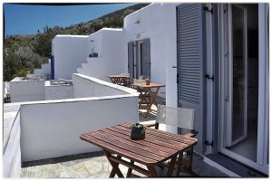 Balkón nebo terasa v ubytování Theasis Sifnos Apartments