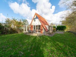 Zahrada ubytování Holiday Home near Groote Keeten Beach