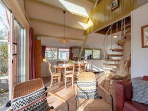 Posezení v ubytování Holiday Home near Groote Keeten Beach