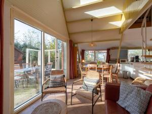 Posezení v ubytování Holiday Home near Groote Keeten Beach