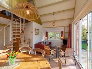 Posezení v ubytování Holiday Home near Groote Keeten Beach