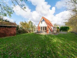 Zahrada ubytování Holiday Home near Groote Keeten Beach