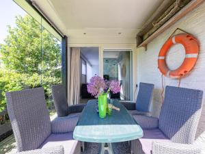 Χώρος καθιστικού στο Holiday Home in De Koog near Beach