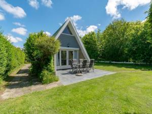 Zahrada ubytování Holiday Home in Groote Keeten near Beach