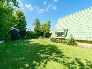Zahrada ubytování Holiday Home in Groote Keeten near Beach