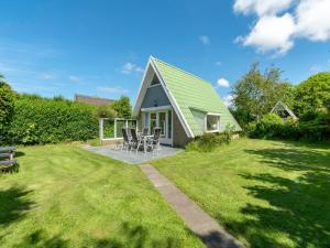 Zahrada ubytování Holiday Home in Groote Keeten near Beach
