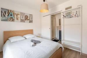 Postel nebo postele na pokoji v ubytování Appartement "Gabrielle" au calme en Hypercentre de Revel