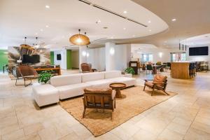Posezení v ubytování Courtyard by Marriott Bridgetown, Barbados